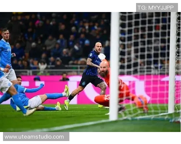 西甲激战：AC米兰与那不勒斯平局红牌事件引发全场热议